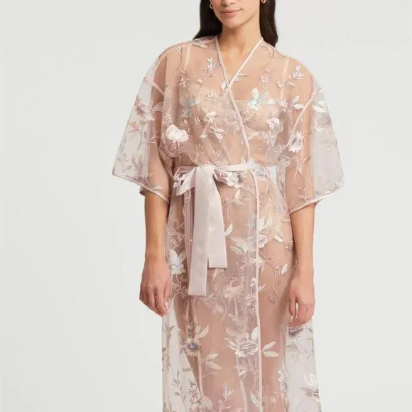 Stunning Robe - Picture 2 of 4